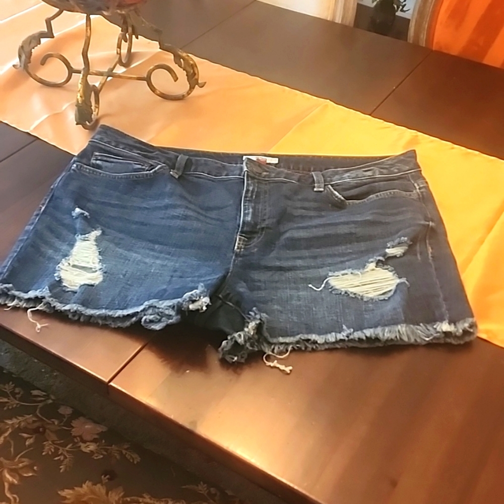 Tommy Hilfiger Distressed Cut off shorts Size 16